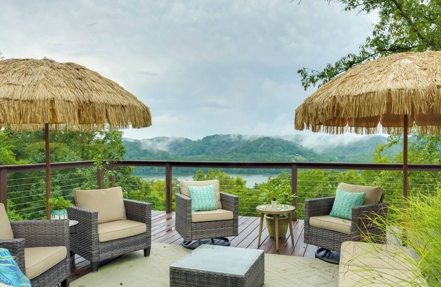 Quaint Granville Retreat w/ Cumberland River Views