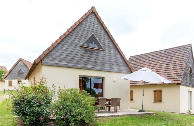 Quaint Holiday Home in Lacapelle with Private Terrace