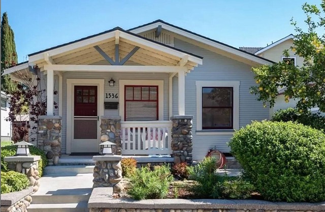 Quaint house walking distance to downtown