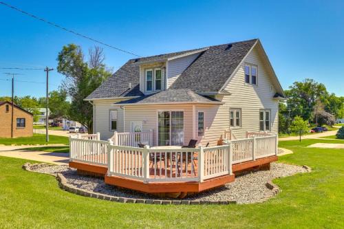 Quaint Howells Retreat - Steps from Main Street!