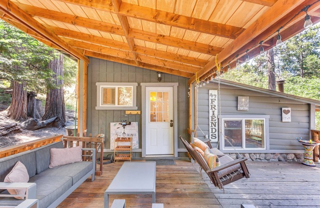 Quaint Idyllwild Cabin: 1/2 Mi to Trailhead!