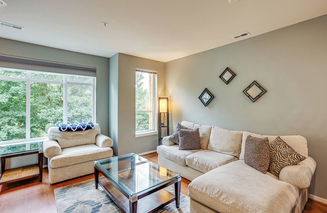 Quaint Issaquah Home - Walk to Shops & Dining