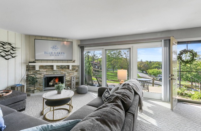 Quaint Lake Geneva Retreat! Fireplace! WiFi!