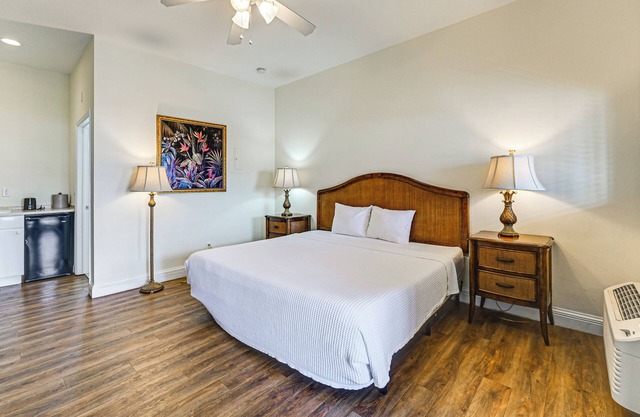 Quaint Naples Studio w/Community Fitness Center
