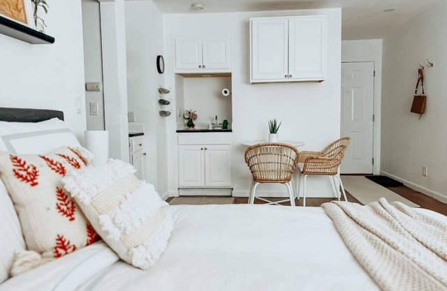 Quaint One Bed Studio near DTC