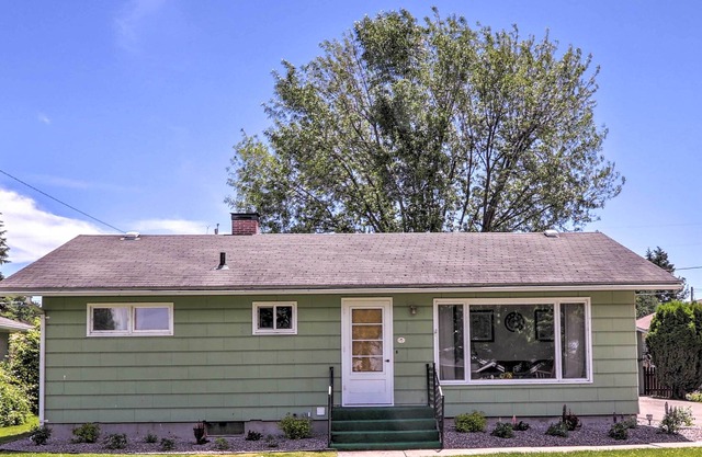 Quaint Polson Home w/ Mtn View: Walk to Lake!