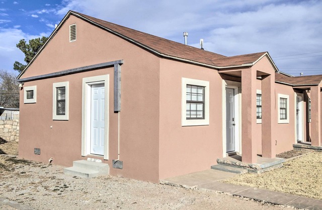 Quaint Roswell Retreat ~ 1 Mi to Main Street!