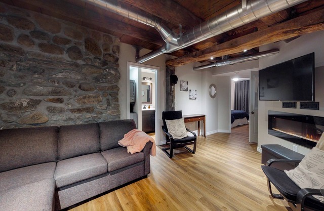Quaint Rural Property Nestled in historic Halloway Heights