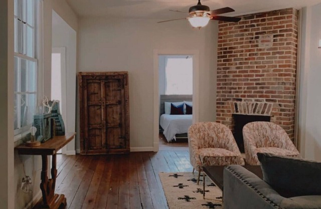 Quaint Southern Charm - 2 BR Downtown Eastside