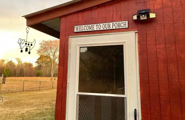 Quaint Tiny Cabin on The Farm