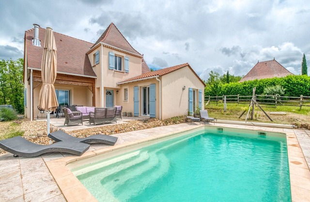 Quaint Villa in Aquitaine with swimming pool