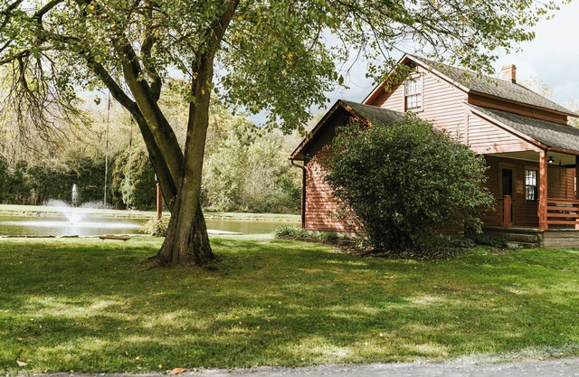 Quaint Winesburg Cottage w/Porch & Pond!