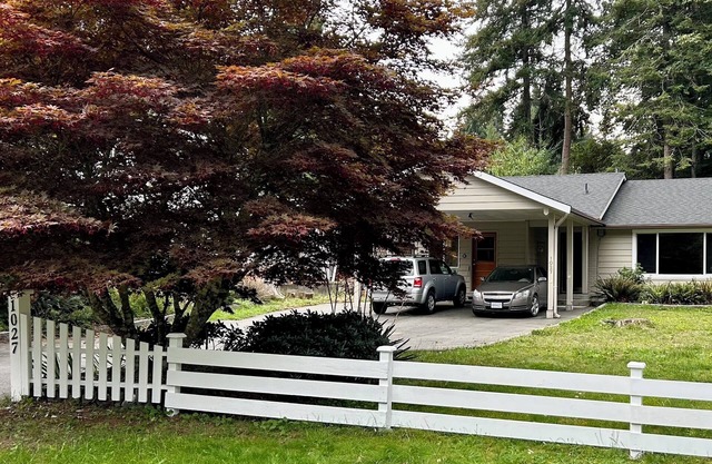 Qualicum Beach 3 month winter rental with two friendly cats at reduced rate
