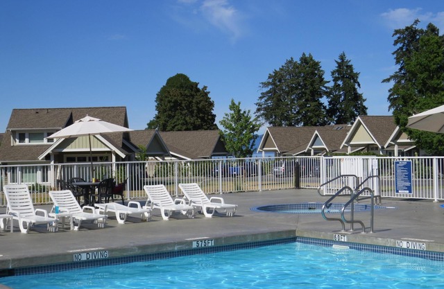 Qualicum Landing Private Beach Home