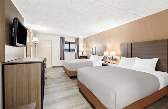 Quality Inn Cleveland Airport