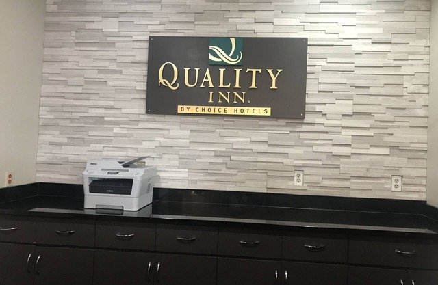 Quality Inn near I-72 and Hwy 51