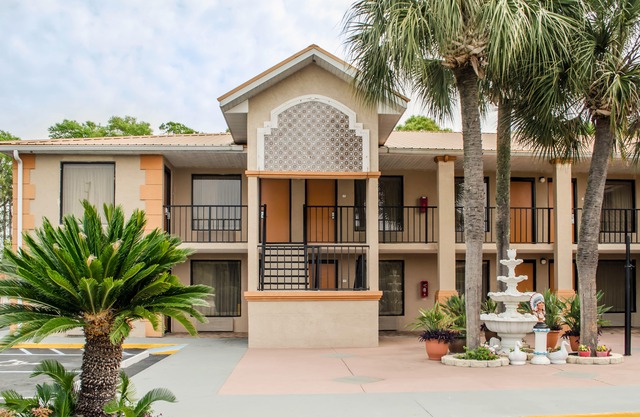 Quality Inn Near Manatee Springs State Park