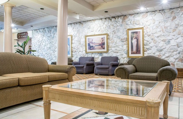 Quality Inn & Suites Palm Island Indoor Waterpark