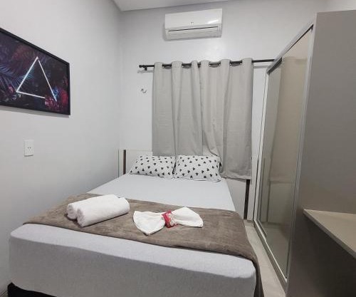 Quarto 6 econômico próximo do aeroporto ar condicionado cama de casal