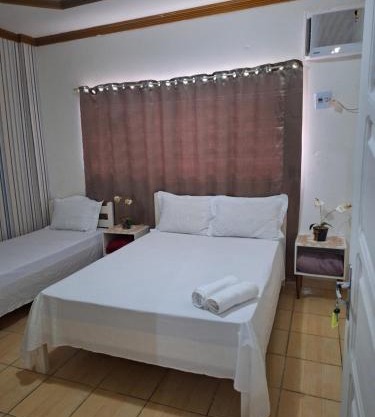 Quarto triplo com banheiro em Pousada e Restaurante