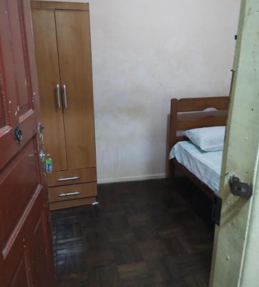 Quartos individuais na saída do metrô estação Glória