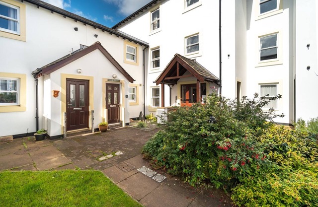 Quaver Cottage - a cottage that sleeps 4 guests in 2 bedrooms