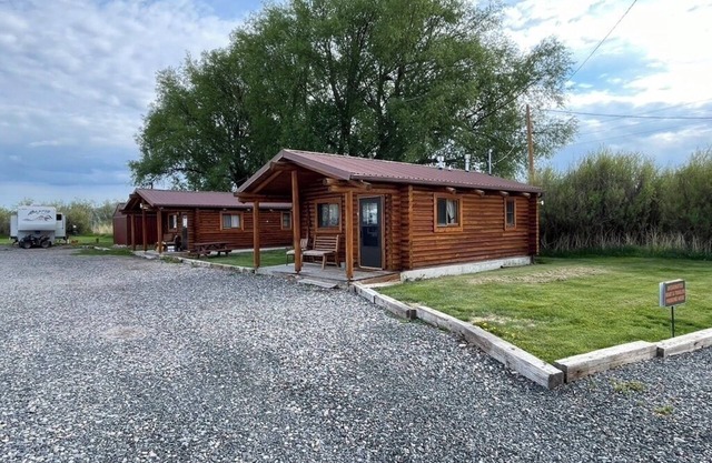 Queen Cabin #9 - Montana Mountain Views