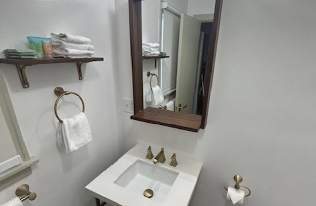 Queen Motel Room - NQM