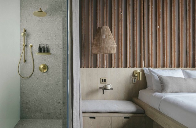 Queen-Sized Room, Heart of Downtown Santa Barbara