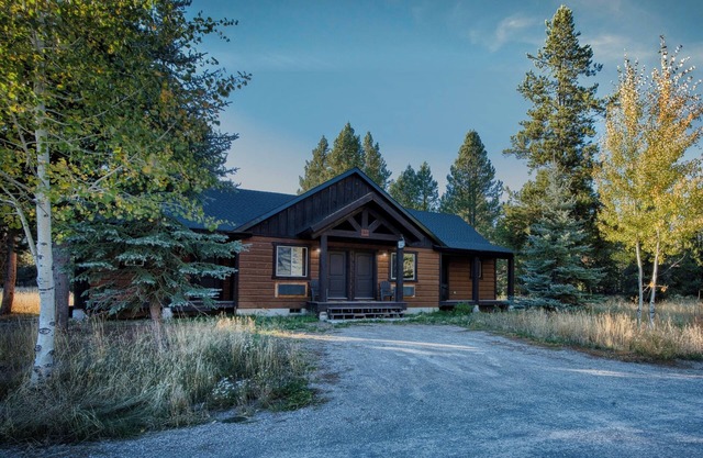 Queen Suite at Ponds Lodge Cabin 31 Unit 1