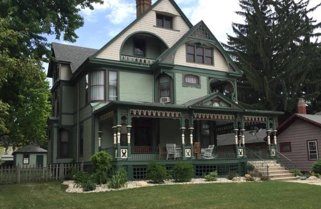 Queen Victorian Home, Walking distance to downtown