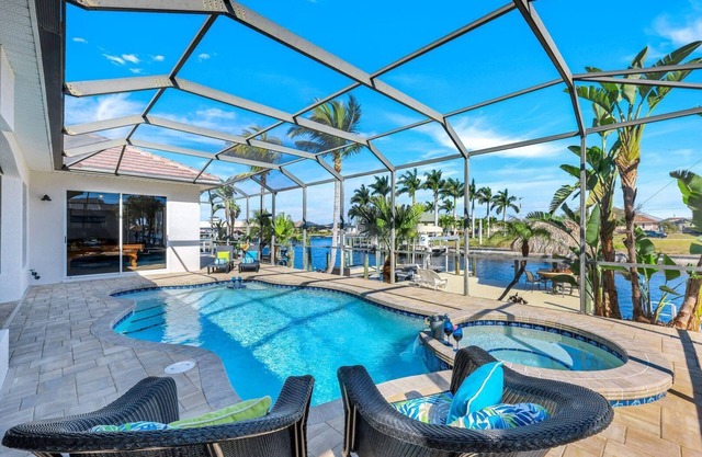 Quick Gulf Access Pool/Spa Home with Games Room + Tiki Hut
