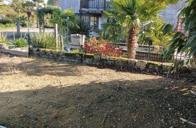 Quiet 1st floor apartment with balcony and patio, 18 km from the sea