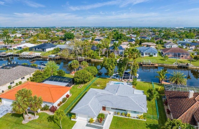 Quiet 2+ bedroom with sleep in Florida room, pool, spa and Gulf Access!