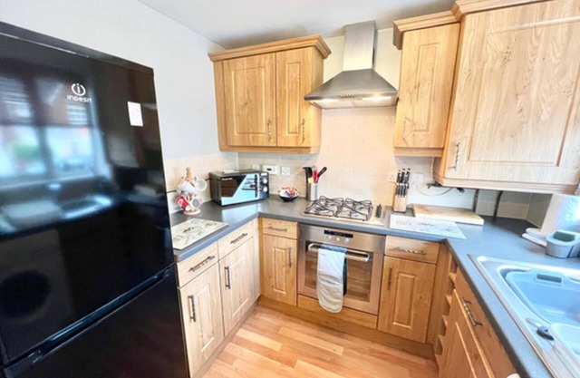 Quiet 2bedroom Home-garden-parking-family Friendly