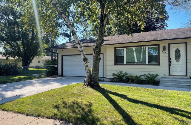 Quiet 3-Bedroom Home with Modern Amenities Family & Pet Friendly