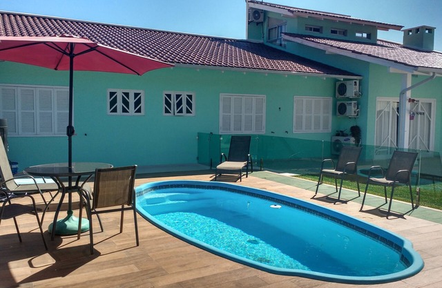 Quiet and safe house with barbecue and heated pool, 250 meters from the sea.