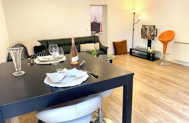 Quiet apartment in Provencal countryside