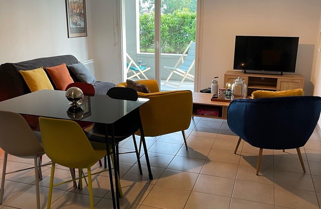 Quiet apartment near the sea in a residence