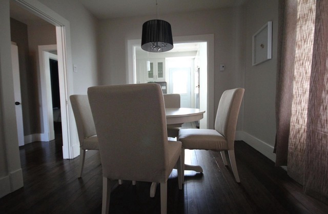 Quiet apartment in Pointe-Claire Village near water