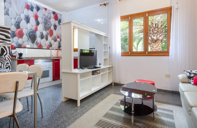 Quiet Apartment in Central Location with Wi-Fi; Pets Allowed