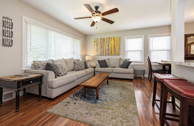 Quiet Area - Expressway Nearby - Families Welcome!