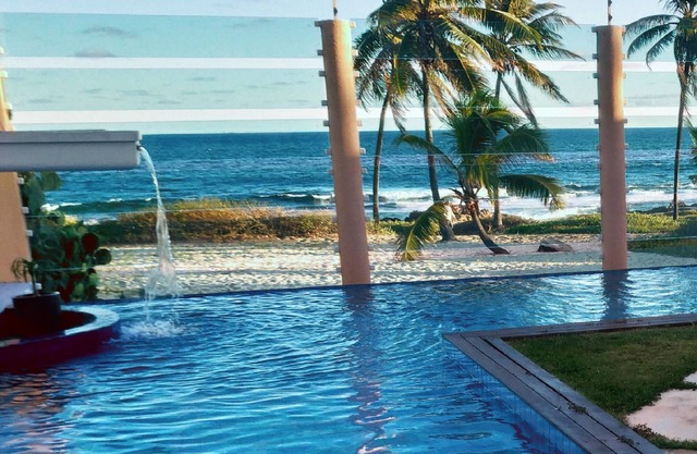 Quiet beachfront 4/4 AC - 8km from airport -Not village