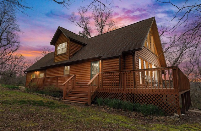 Quiet cabin for fall colors and water view