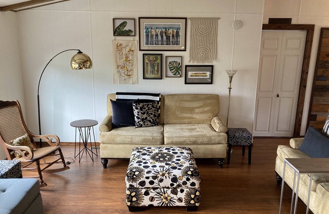 Quiet, clean, spacious home - walk to the beach, Yaquina light house & surfing.