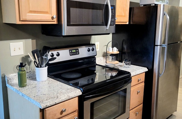 Quiet Condo Close to Hospitals