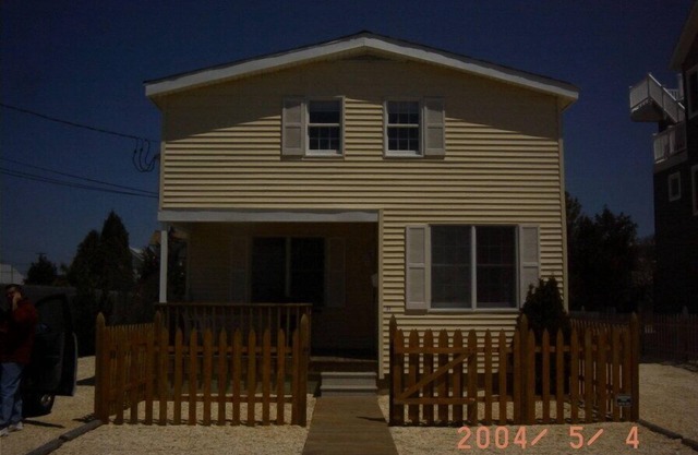Quiet Convenient Beach Block Home