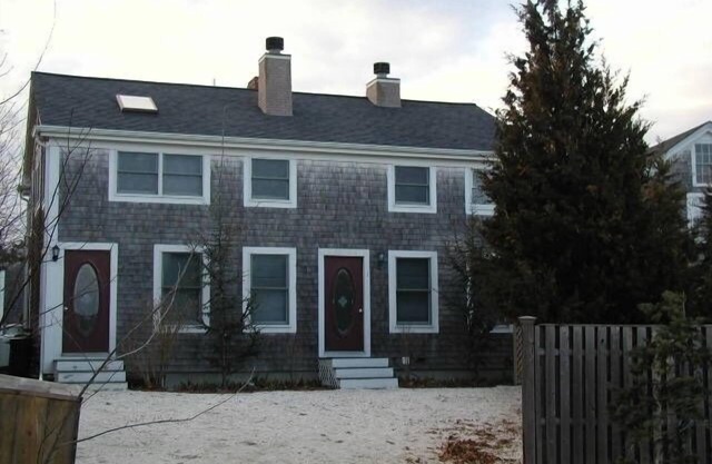 Quiet Cottage, 2 Blocks from Town Center