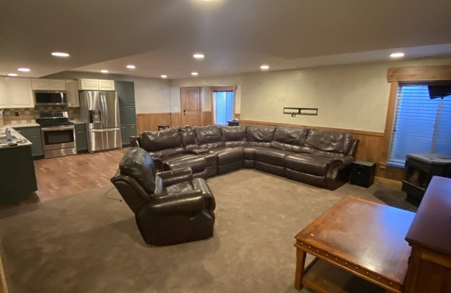 Quiet Country Home ! Close to Skiing resorts, shopping and more