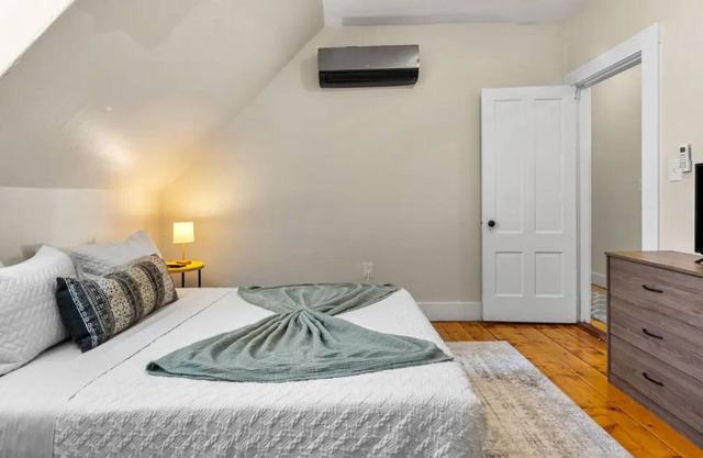 Quiet & cozy apartment minutes from downtown Salem